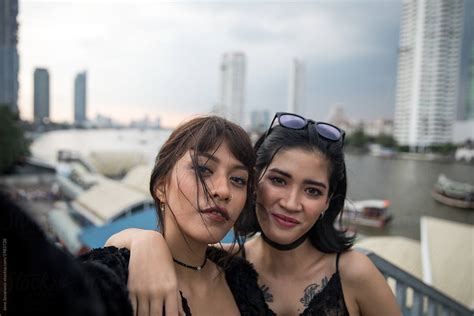 Two Female Friends Take A Selfie By River Del Colaborador De Stocksy Jovo Jovanovic Stocksy