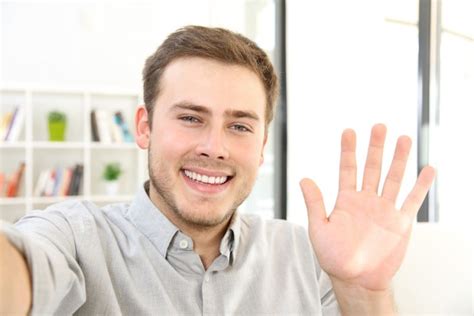 What Does It Mean When A Guy Waves At You Body Language Central