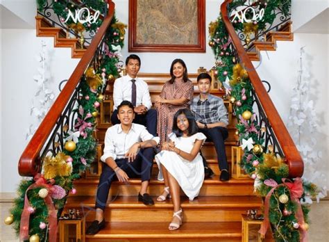 The incident became the second attempt on the life of a sitting president in … Andry Rajoelina's family vous souhaite un Joyeux Noël ...