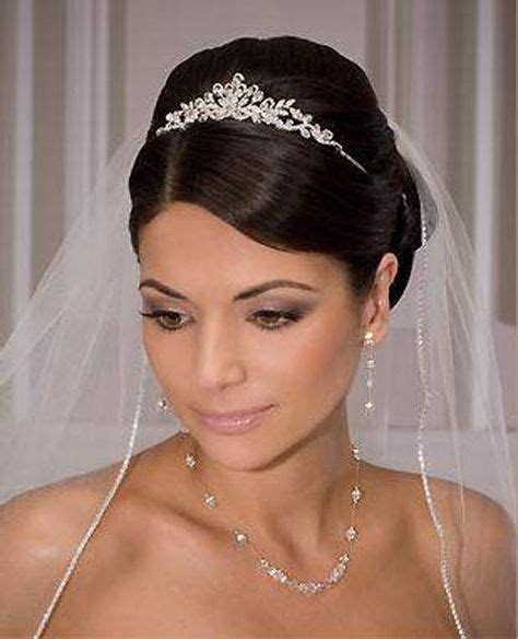 Dazzling Gorgeous Elegance Wedding Veil Hairstyle With Beautiful Tiaras