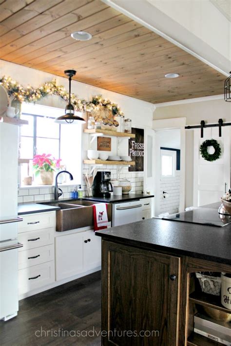 Adopting gergous kitchen ceiling idea can increase the overall look and make the room more interesting. A Very Farmhouse Christmas - Christinas Adventures