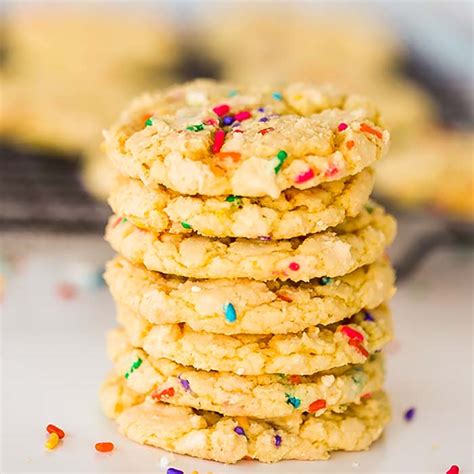 Mix ingredients and pour into cake pan. Duncan Hines Cake Mix Cookies / Perfect Size Chocolate ...
