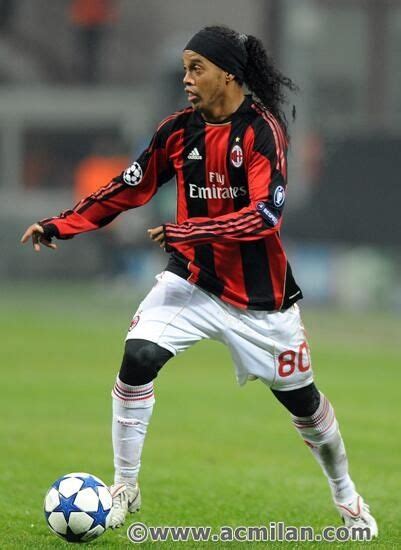 Da der er tolv værtsnationer til denne slutrunde, er ingen hold. Pin de Dwight Mase em AC Milan | Jogadores de futebol ...