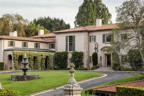 Holmby hills is one of the three neighborhoods that form los angeles's platinum triangle. Owlwood Estate in Holmby Hills is ready for its next ...
