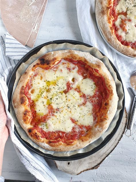 Pizza Napoletana A Lunga Lievitazione E Senza Impasto Uovo In Camicia