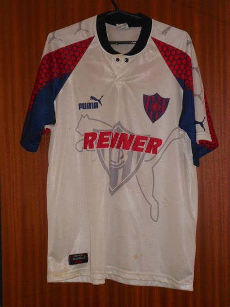Sábado, 2 de marzo de 2019. Cerro Porteño Visitante Camiseta de Fútbol 1999.