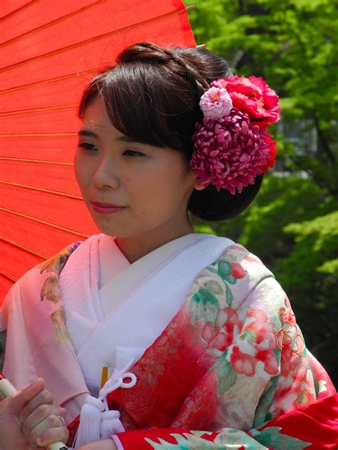 Camirtw Japanese People In Traditional Clothes