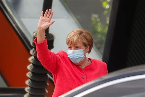 Merkel Erhält Für Flüchtlingspolitik Unesco Friedenspreis