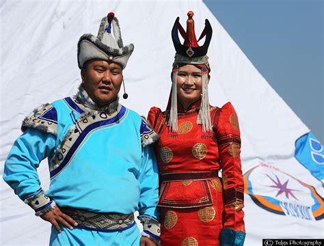 What Does Mongolian Traditional Clothing Look Like Silk Road Mongolia
