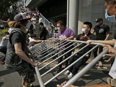 Mobs Angry Over Disruption Confront Hong Kong Protesters Today