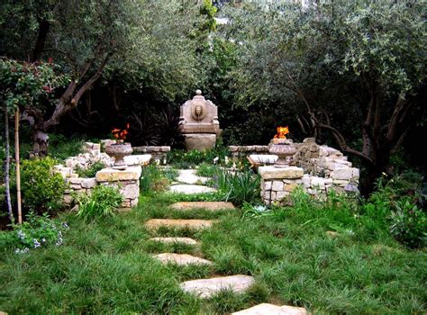 40 Brilliant Ideas For Stone Pathways In Your Garden Backyard Garden Layout Backyard Garden