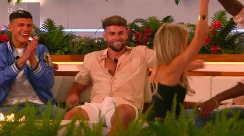 Love Island Viewers Speechless As Lanas Skirt Rips Open During Racy