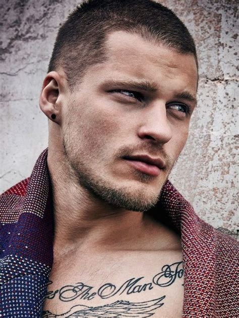 Pin de mateton en caretos | Hombres rusos, Fotos de hombres guapos