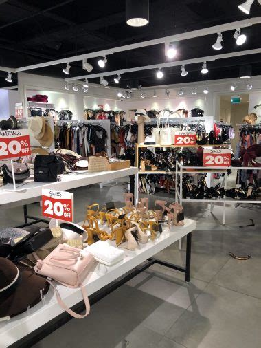 On thursday 25th april, forever 21 announced it will close all its online stores in china on monday 29th april. SaleSpy: What's Up For Grabs At The Forever 21 Store ...