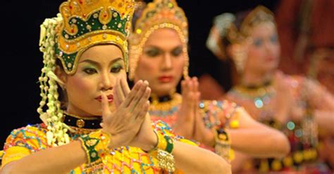 Exhibit Spotlights Banned Malay Artistic Traditions Yalenews
