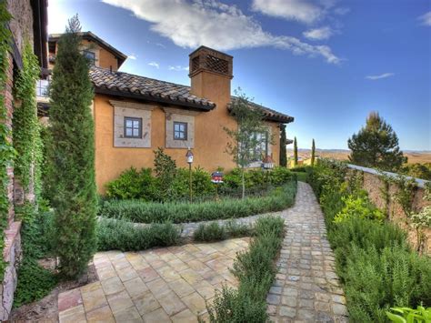 Pictures Of Mediterranean Style Gardens And Landscapes Tuscan Garden