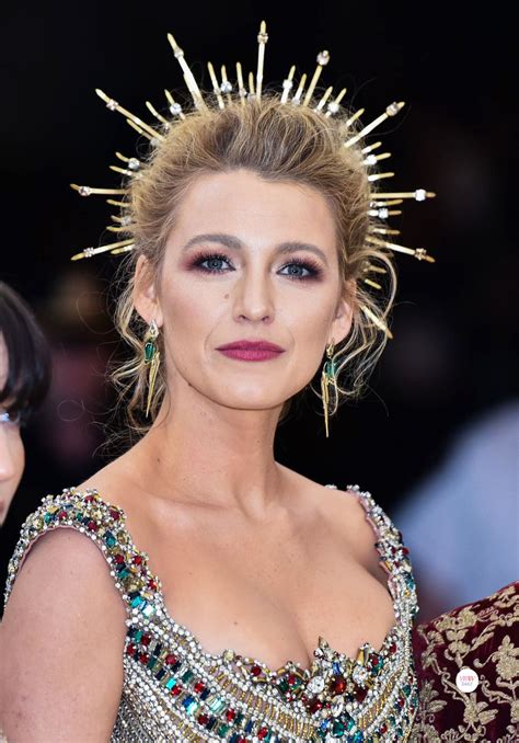 Blake Lively Wearing Lorraine Schwartz Earrings And Crown At The 2018