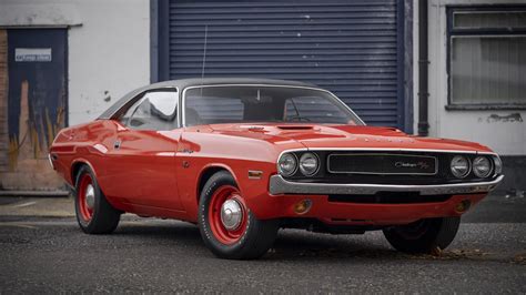 Live The American Dream With A Dodge Hemi Challenger Retro Motor