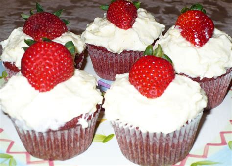 In medium bowl, combine chocolate an dcream. Paula Deen's recipe for Red Velvet Cupcakes with cream ...