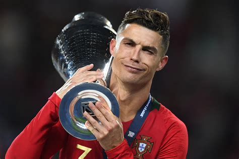 Nas Redes Sociais Cristiano Ronaldo Celebra Triplete Em 2019