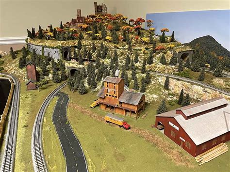 5 Remarkable N Scale Layouts 4x8