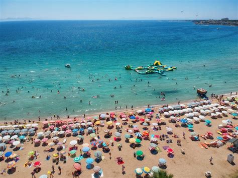 Altınkum didimin sahil bölgesi yani yazlıkçıların ve tüm didimlilerin yaz sezonu boyunca gezmek ve eğlenmek için gittikleri bölgenin genel adıdır. Turkey's Recent Currency Crisis Means Bargain Property ...