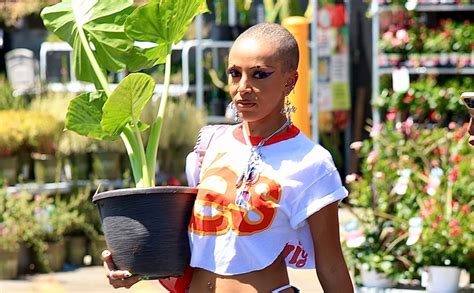 Doja Cat Steps Out With Newly Shaved Head And Drawn On Eyebrows Doja