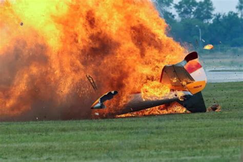 【閲覧注意】航空ショーで女性スタントマンが墜落死する瞬間の高画質写真これは見ちゃいけない ポッカキット