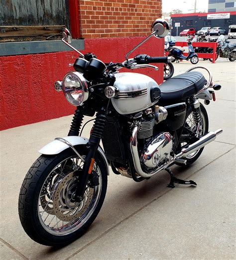 The triumph bonneville t120 is a modern classic that combines a sense of poise, elegance, and urban attitude. New 2020 TRIUMPH BONNEVILLE T120 DIAMOND Motorcycle in ...