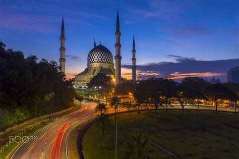 Salahuddin brought the energy and gravitas to the job that he had shown during 29 years as sultan of selangor. Masjid Sultan Salahuddin Abdul Aziz Shah Mosque in ...