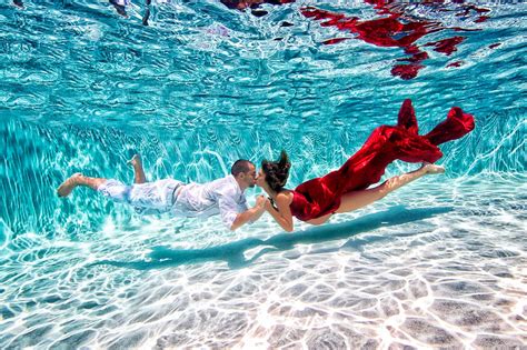 These Underwater Maternity Photos Turn Moms To Be Into Mermaids Picture Stunning Underwater