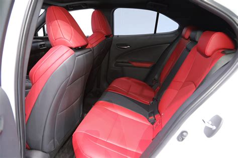 2019 Lexus Ux Interior Back Seat From Side Motor Trend En Español