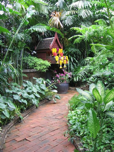 30 Fresh And Calming Tropical Garden Ideas Small Tropical Gardens