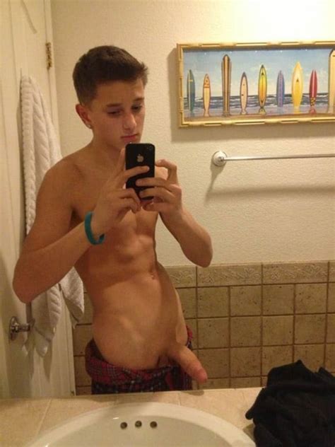 Teen Dude Showing Off A Fat Soft Cock Nude Man Cocks