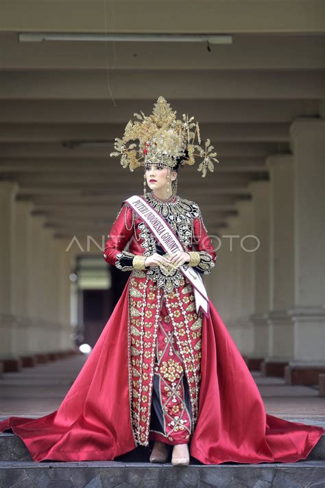 Putri Indonesia Gorontalo Dengan Pakaian Adat Biliu Antara Foto