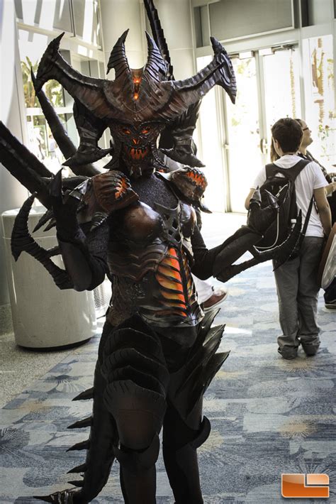 Blizzcon 2014 Cosplayer And Blizzbabesblizzcon 2014 Cosplay Bigger Than