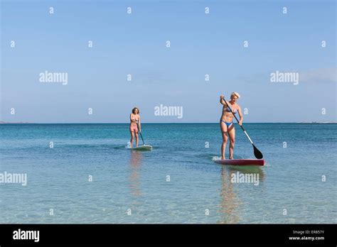 Les Jeunes Filles En Bikini Banque De Photographies Et D’images à Haute Résolution Alamy