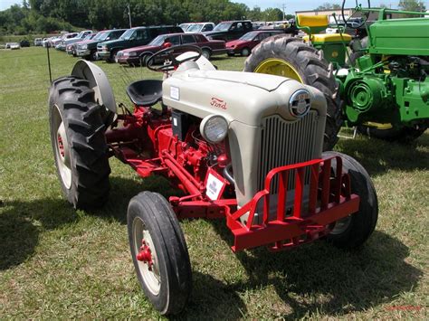 Ford 600 Antique Tractors Vintage Tractors Vehicle Repair Auto
