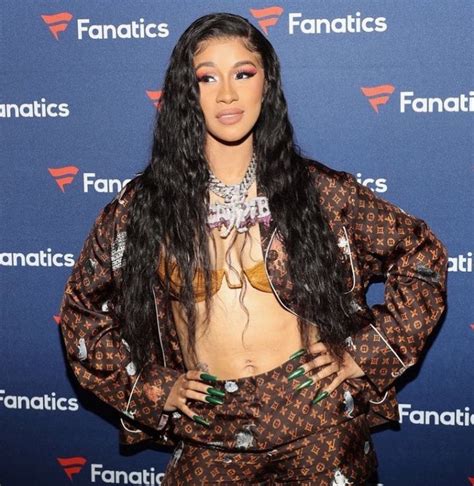 Mullet haircuts are one of the most stylish and unique haircuts you can try this year. Cardi B rocking Black Wavy Hair | Cardi b, Cardi b photos ...