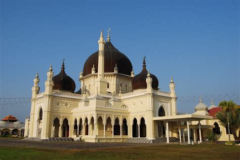Mosques (or masjids for arabic) are places of worship for followers of islam. Poison Apple: Top 10 Most Beautiful Mosques in Malaysia