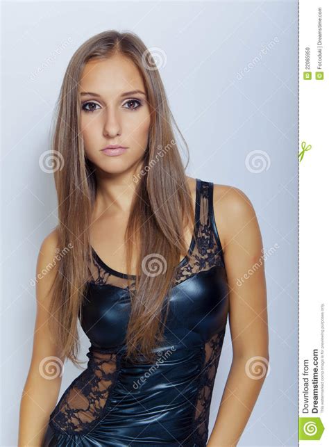 Jeune Fille Sexy Dans La Robe Noire Photo Stock Image Du Vêtement Charme 22065950