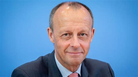 A member of the christian democratic union (cdu), he served as a member of the european parliament (mep). Friedrich Merz geht mit „Klimakanzlerin" Merkel hart ins Gericht - WELT