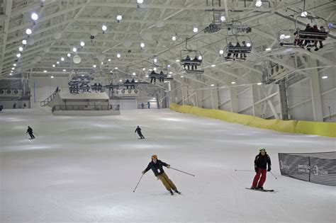 North Americas First Indoor Ski Slope Opens In Meadowlands Mega Mall