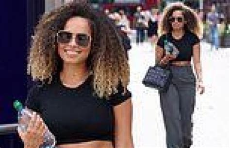 Wednesday 13 July 2022 1215 Pm Love Islands Amber Gill Flashes Her Toned Tummy As She Steps