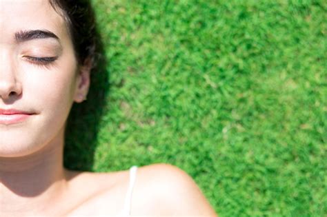 10 Essential Tips For Keeping Your Skin Healthy And Glowing During The Summer Mindxmaster
