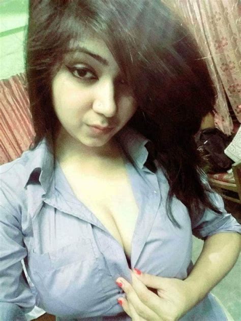 Busty Indian Girl Huge Tits Sexy Indian Photos Fapdesi