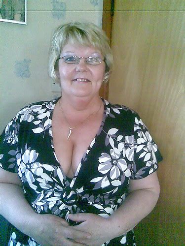 Granny Cleavage Tits 46 Pics