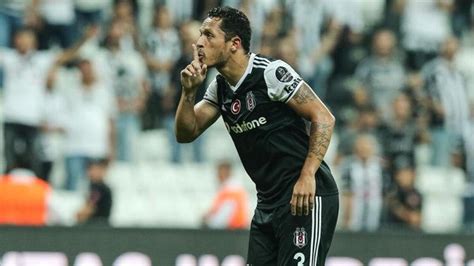 Beşiktaşta Adriano Sakatlandı Beşiktaş Bjk Haberleri Spor