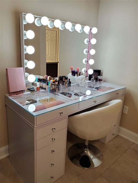Corner Makeup Vanity Table For Your Bedroom In 2021 Vanity Room Decor
