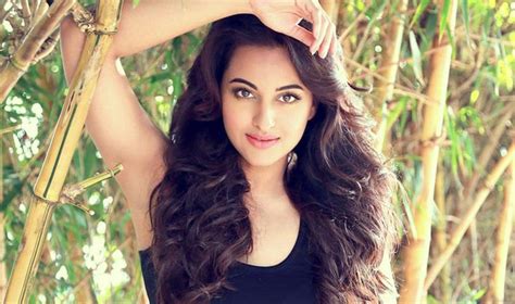 Sonakshi Sinha Reacts To Reports Of Her Being Kicked Out Of Dabangg 3 India Tv